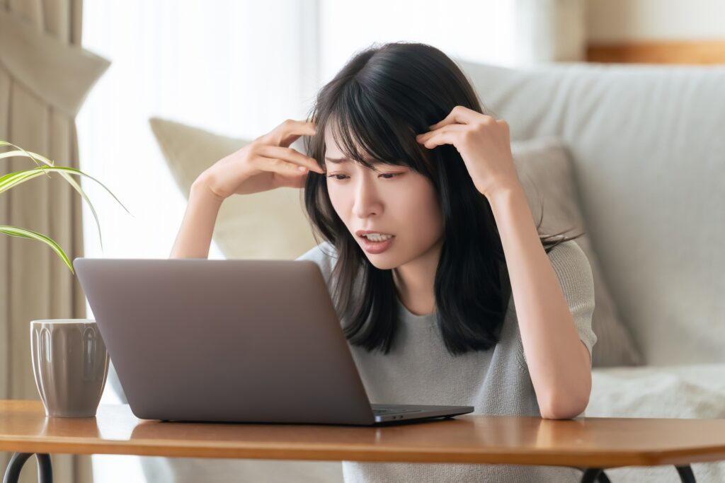悩んでいる